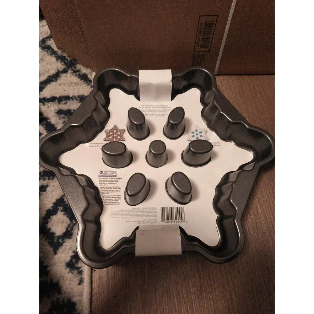Wilton Snowflake Cavity Cake/Cookie Pan Christmas Non-Stick Heavy Gauge NEW